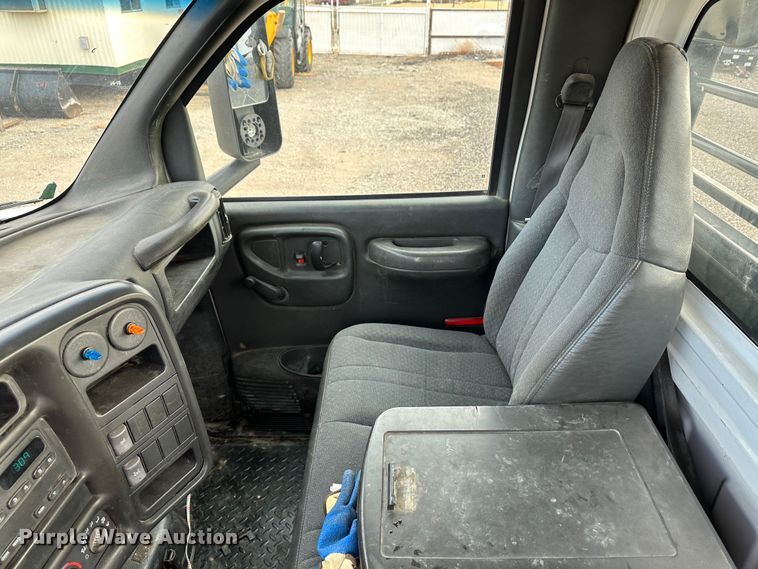 image for item JD9652 2006 GMC C4500  flatbed truck