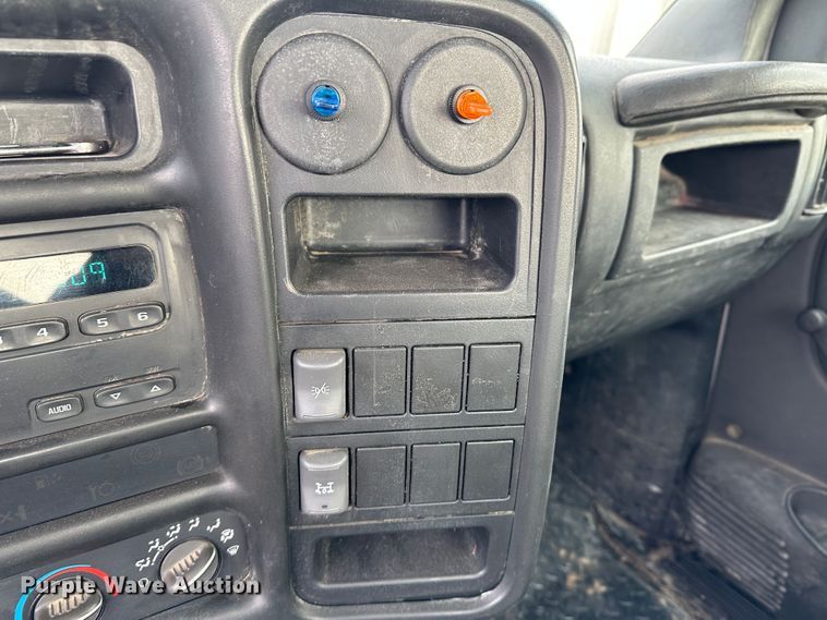 image for item JD9652 2006 GMC C4500  flatbed truck