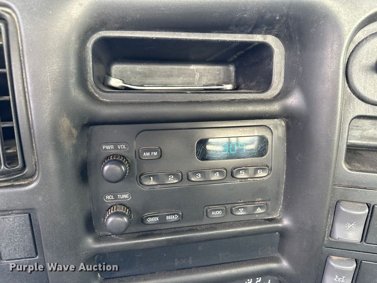 image for item JD9652 2006 GMC C4500  flatbed truck