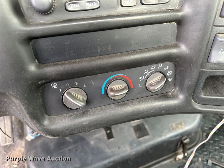 image for item JD9652 2006 GMC C4500  flatbed truck