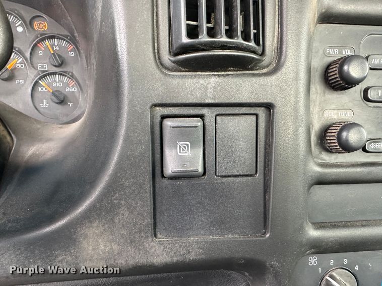 image for item JD9652 2006 GMC C4500  flatbed truck