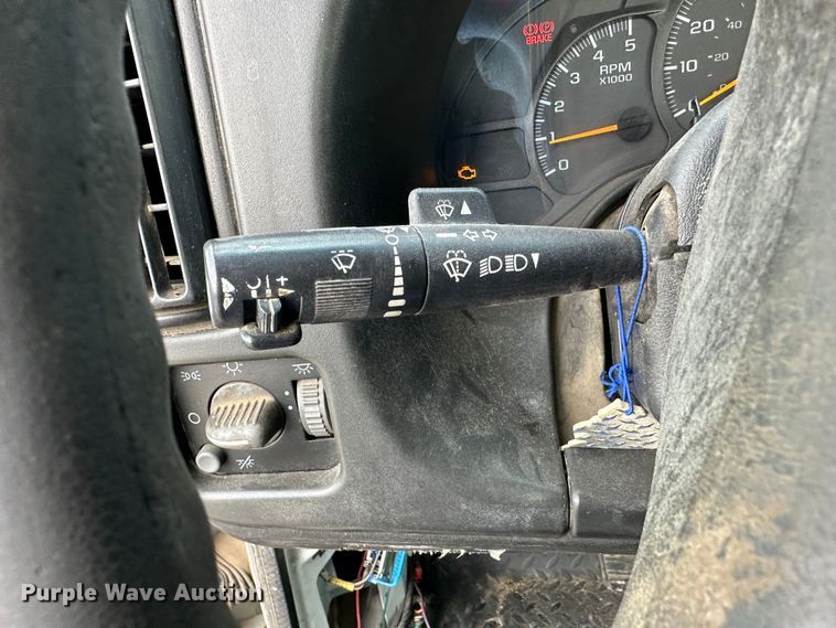 image for item JD9652 2006 GMC C4500  flatbed truck