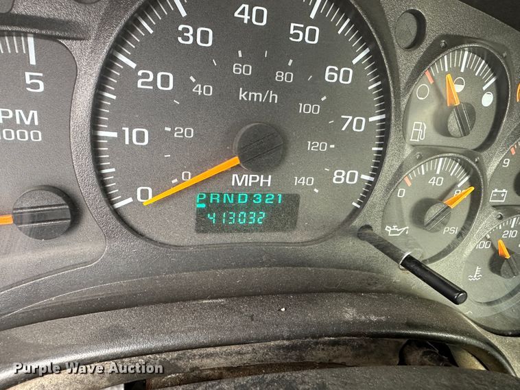 image for item JD9652 2006 GMC C4500  flatbed truck