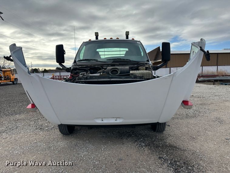 image for item JD9652 2006 GMC C4500  flatbed truck