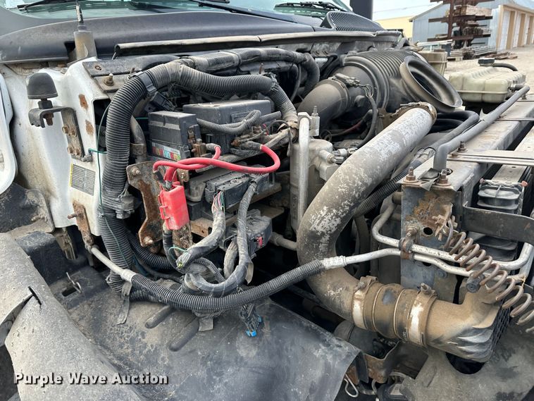 image for item JD9652 2006 GMC C4500  flatbed truck