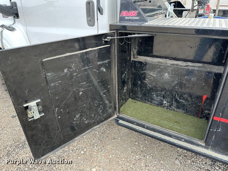 image for item JD9652 2006 GMC C4500  flatbed truck