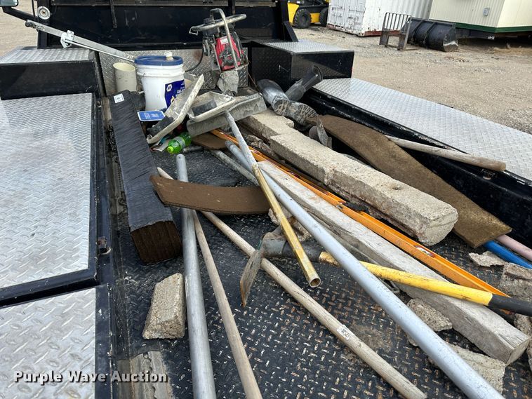 image for item JD9652 2006 GMC C4500  flatbed truck