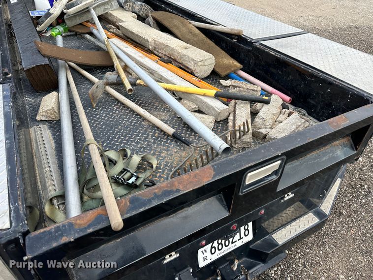 image for item JD9652 2006 GMC C4500  flatbed truck