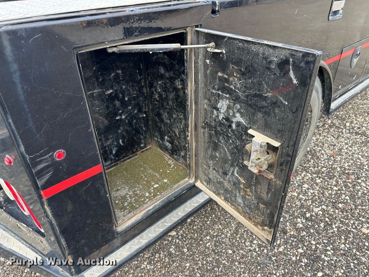 image for item JD9652 2006 GMC C4500  flatbed truck