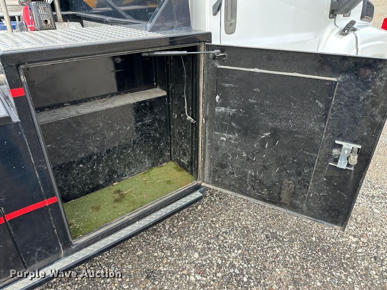 image for item JD9652 2006 GMC C4500  flatbed truck