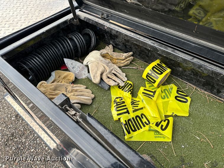 image for item JD9652 2006 GMC C4500  flatbed truck