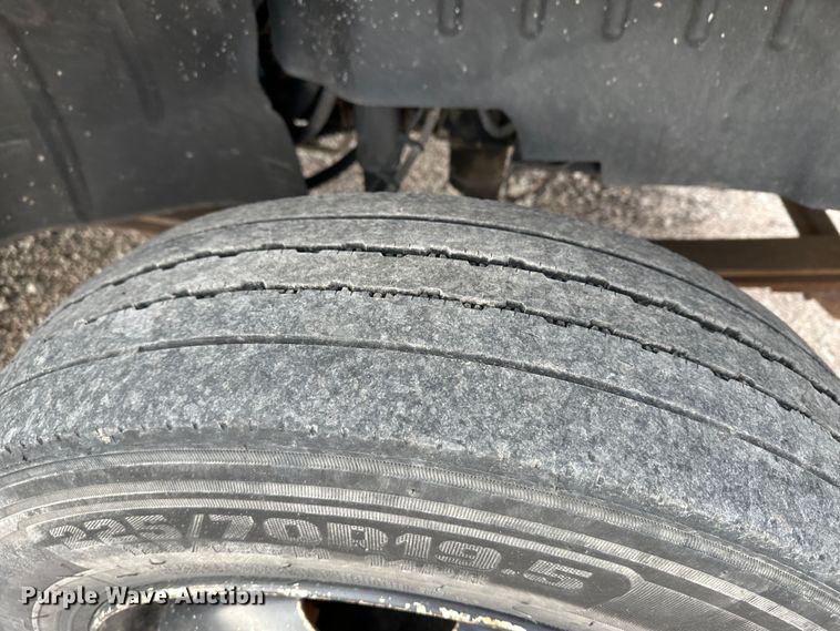 image for item JD9652 2006 GMC C4500  flatbed truck