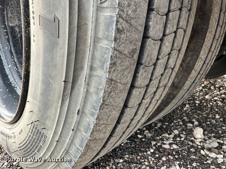 image for item JD9652 2006 GMC C4500  flatbed truck