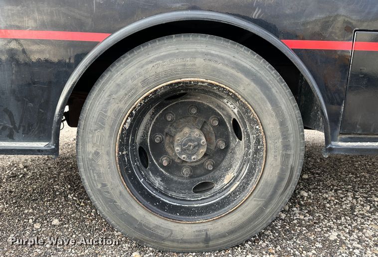 image for item JD9652 2006 GMC C4500  flatbed truck