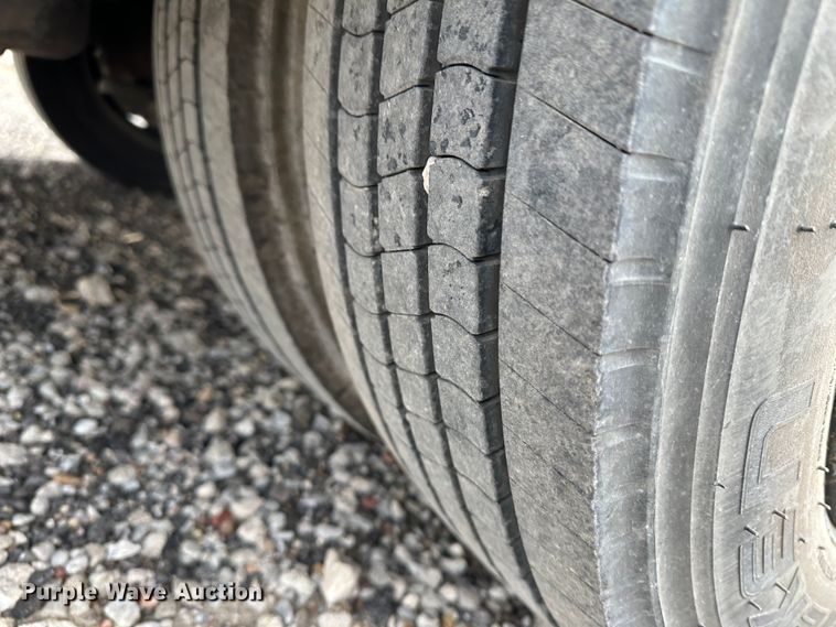 image for item JD9652 2006 GMC C4500  flatbed truck