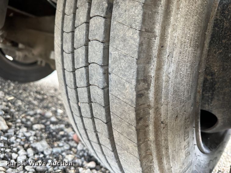 image for item JD9652 2006 GMC C4500  flatbed truck