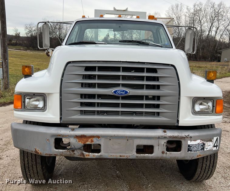 image for item JU9727 1996 Ford F800  utility / service truck