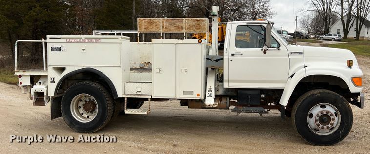 image for item JU9727 1996 Ford F800  utility / service truck
