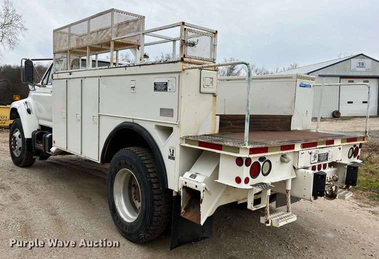 image for item JU9727 1996 Ford F800  utility / service truck