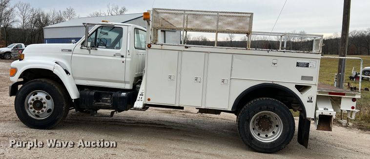 image for item JU9727 1996 Ford F800  utility / service truck