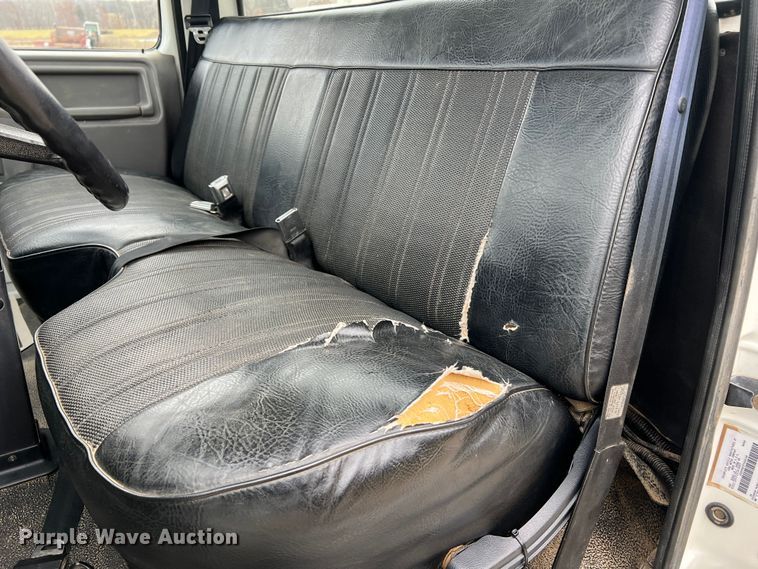 image for item JU9727 1996 Ford F800  utility / service truck