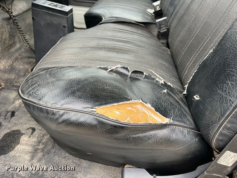 image for item JU9727 1996 Ford F800  utility / service truck