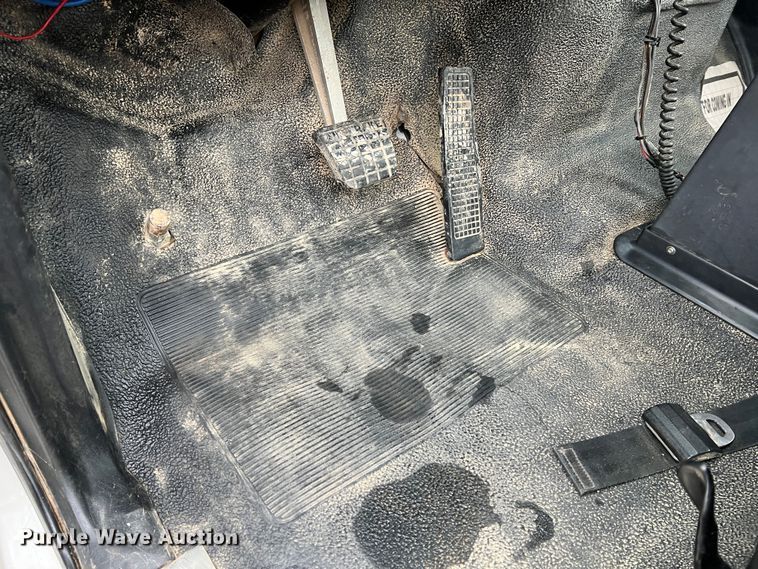 image for item JU9727 1996 Ford F800  utility / service truck