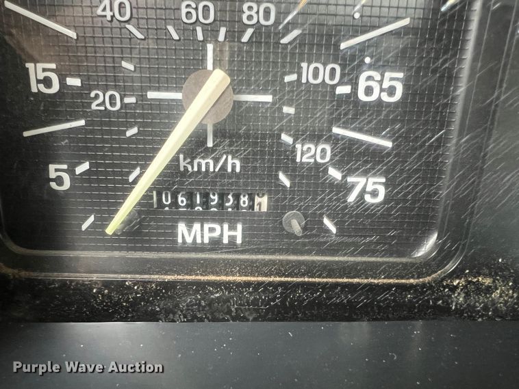 image for item JU9727 1996 Ford F800  utility / service truck