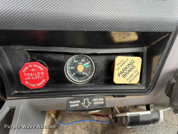 image for item JU9727 1996 Ford F800  utility / service truck