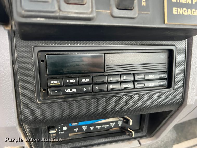 image for item JU9727 1996 Ford F800  utility / service truck