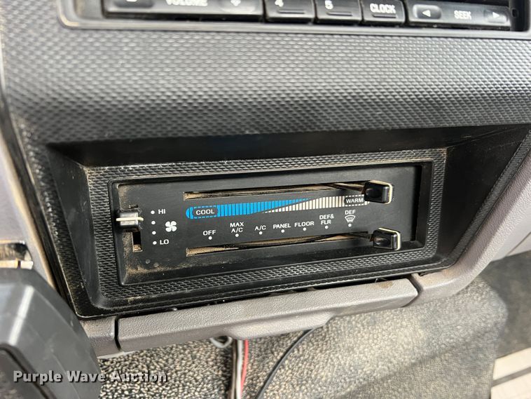 image for item JU9727 1996 Ford F800  utility / service truck