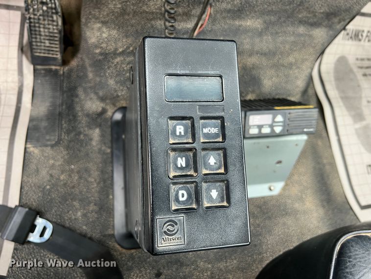 image for item JU9727 1996 Ford F800  utility / service truck