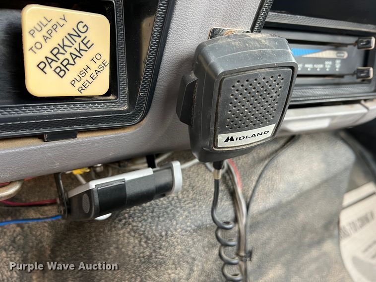 image for item JU9727 1996 Ford F800  utility / service truck