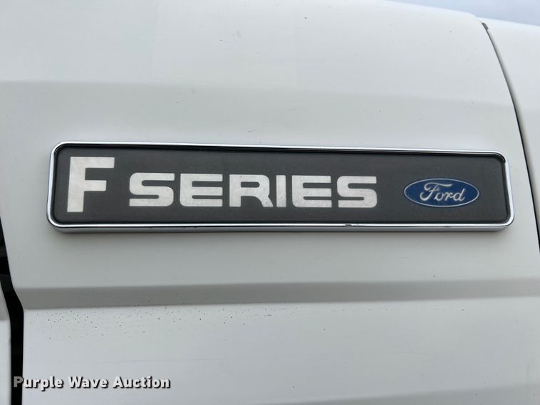 image for item JU9727 1996 Ford F800  utility / service truck