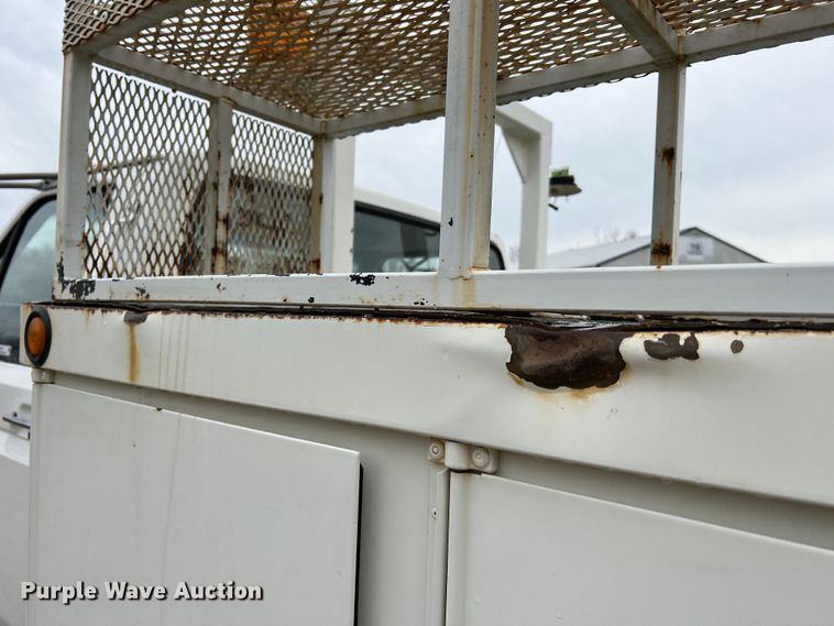 image for item JU9727 1996 Ford F800  utility / service truck