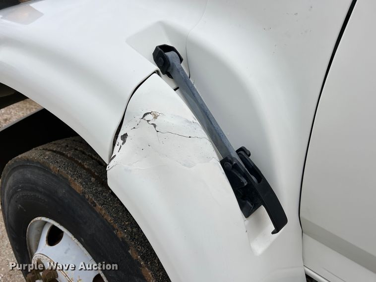 image for item JU9727 1996 Ford F800  utility / service truck