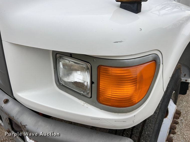 image for item JU9727 1996 Ford F800  utility / service truck