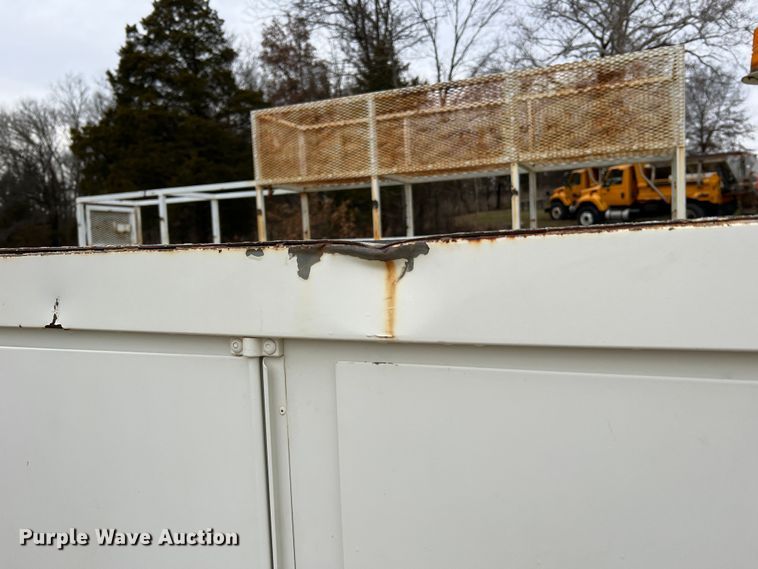 image for item JU9727 1996 Ford F800  utility / service truck