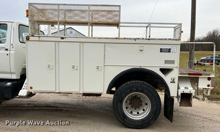 image for item JU9727 1996 Ford F800  utility / service truck