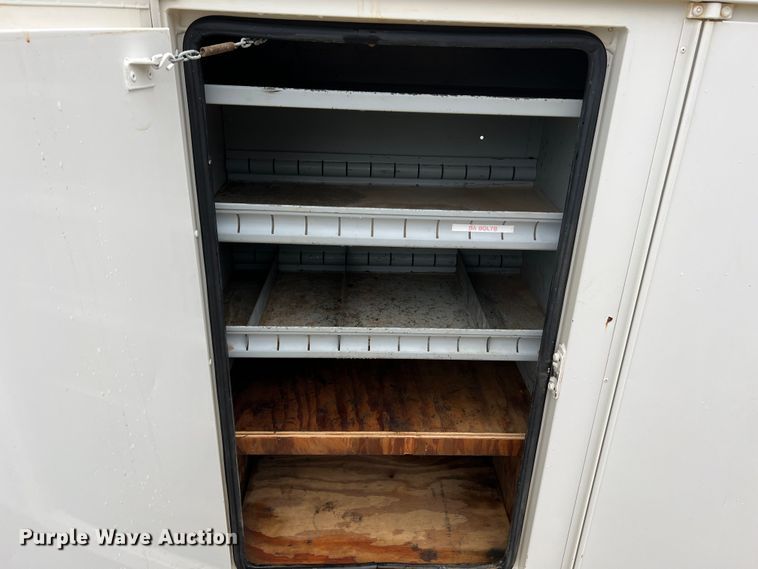 image for item JU9727 1996 Ford F800  utility / service truck