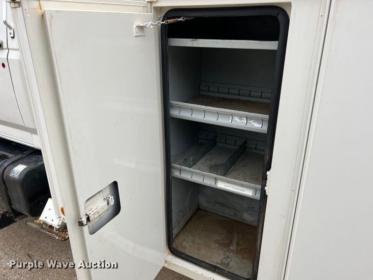 image for item JU9727 1996 Ford F800  utility / service truck