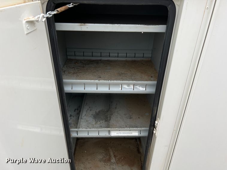 image for item JU9727 1996 Ford F800  utility / service truck