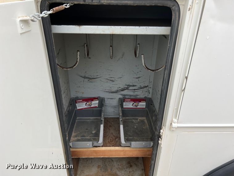 image for item JU9727 1996 Ford F800  utility / service truck