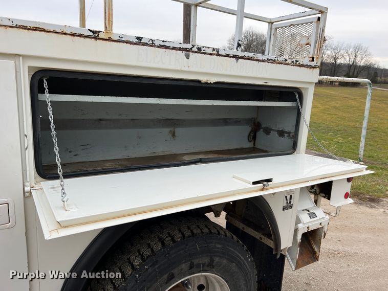 image for item JU9727 1996 Ford F800  utility / service truck