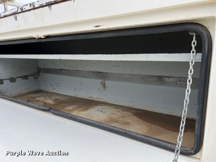 image for item JU9727 1996 Ford F800  utility / service truck