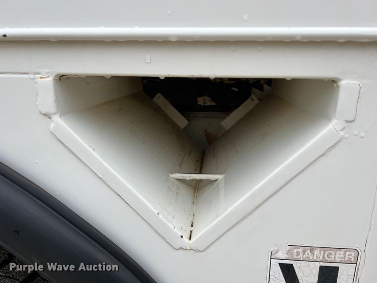 image for item JU9727 1996 Ford F800  utility / service truck