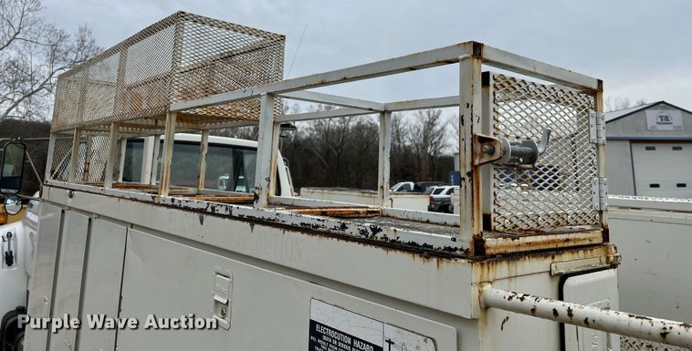 image for item JU9727 1996 Ford F800  utility / service truck