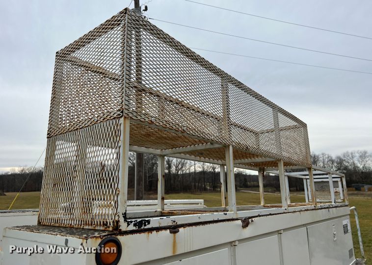 image for item JU9727 1996 Ford F800  utility / service truck