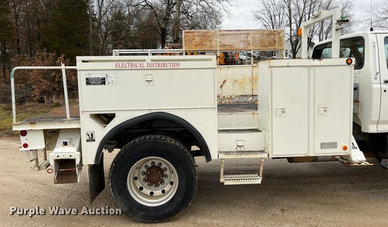 image for item JU9727 1996 Ford F800  utility / service truck