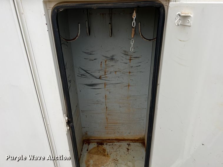 image for item JU9727 1996 Ford F800  utility / service truck